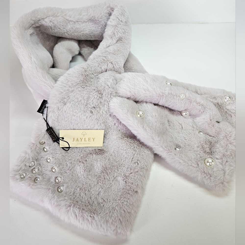 NEW JAYLEY Soft Light Gray Faux Fur Embellished Rectangle Wrap Scarf Silk Blend